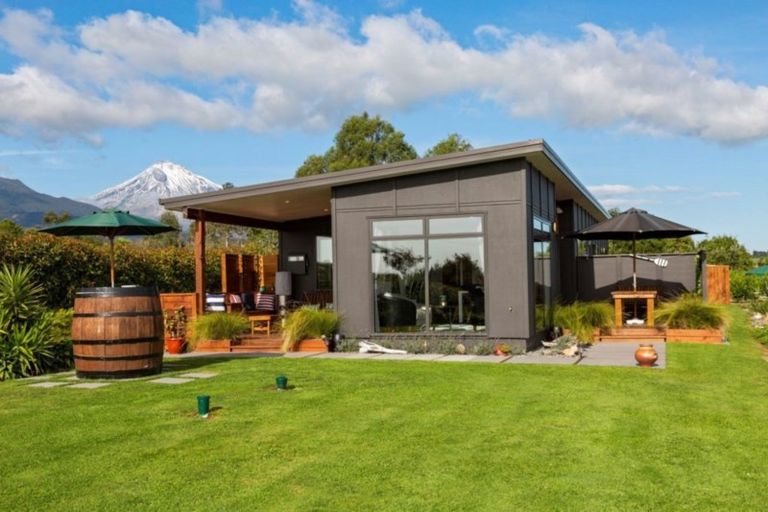 Photo of property in 444 Dover Road, Okato, New Plymouth, 4374