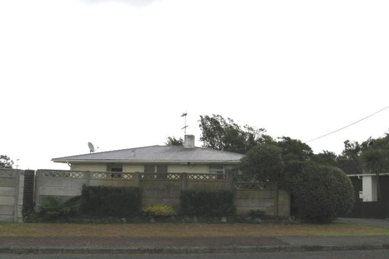 Photo of property in 1/32 Trinidad Road, Sunnynook, Auckland, 0620