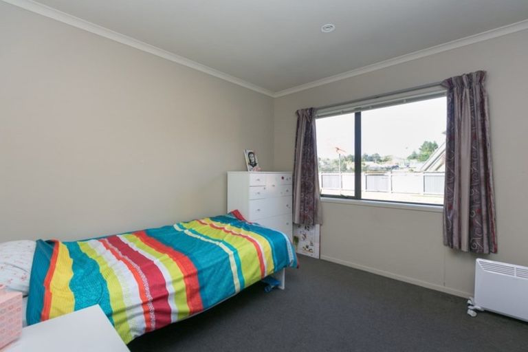 Photo of property in 5 Montrose Place, Highlands Park, New Plymouth, 4312