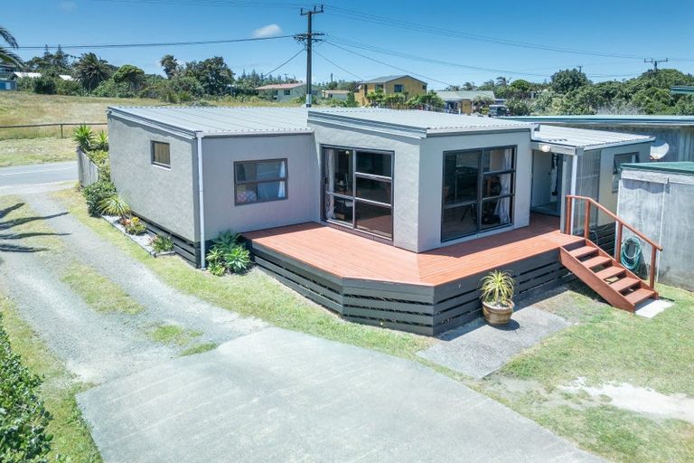 Photo of property in 6 Sea View Road, Baylys Beach, Dargaville, 0377