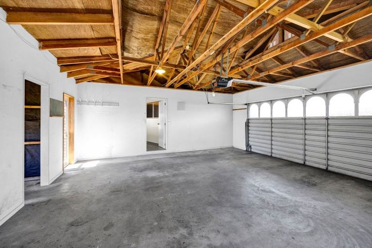 Photo of property in 4 Waiwera Place, Merrilands, New Plymouth, 4312