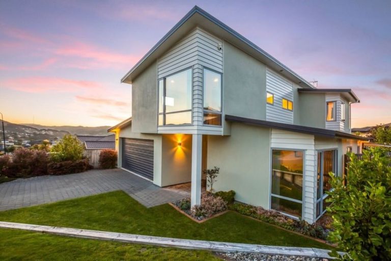 Photo of property in 6 Sumner Terrace, Aotea, Porirua, 5024