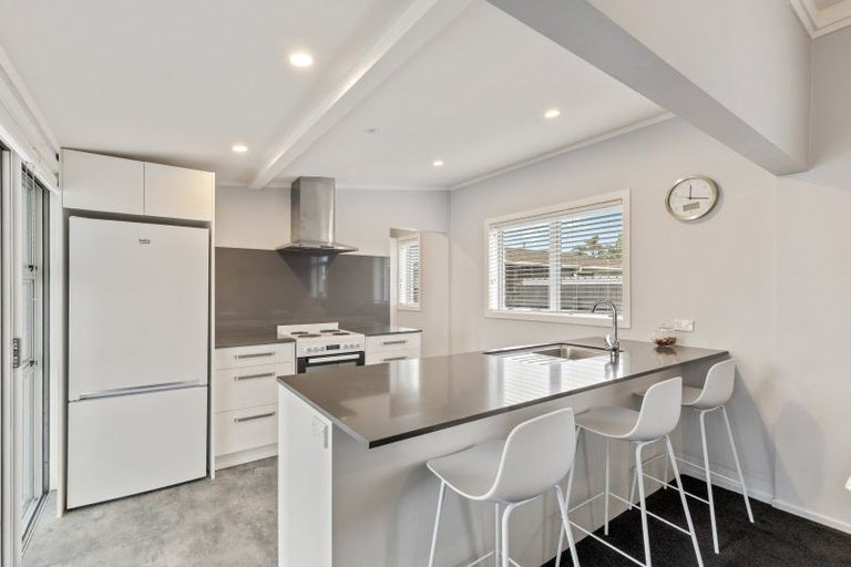 Photo of property in 27 Tukapa Street, Westown, New Plymouth, 4310