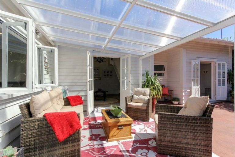 Photo of property in 18 David Street, Westown, New Plymouth, 4310