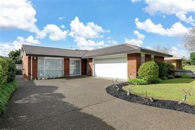 Photo of property in 2/23 Tarnica Road, Northpark, Auckland, 2013