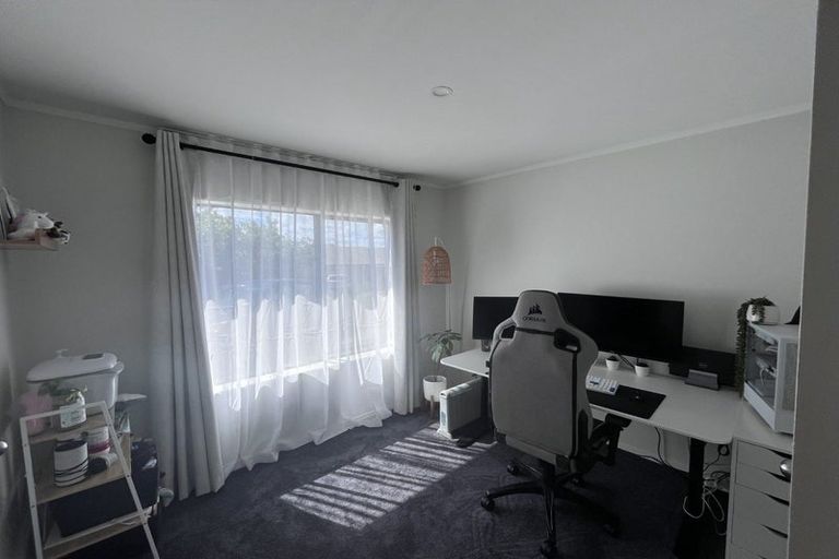 Photo of property in 20 Randwick Place, Randwick Park, Auckland, 2105