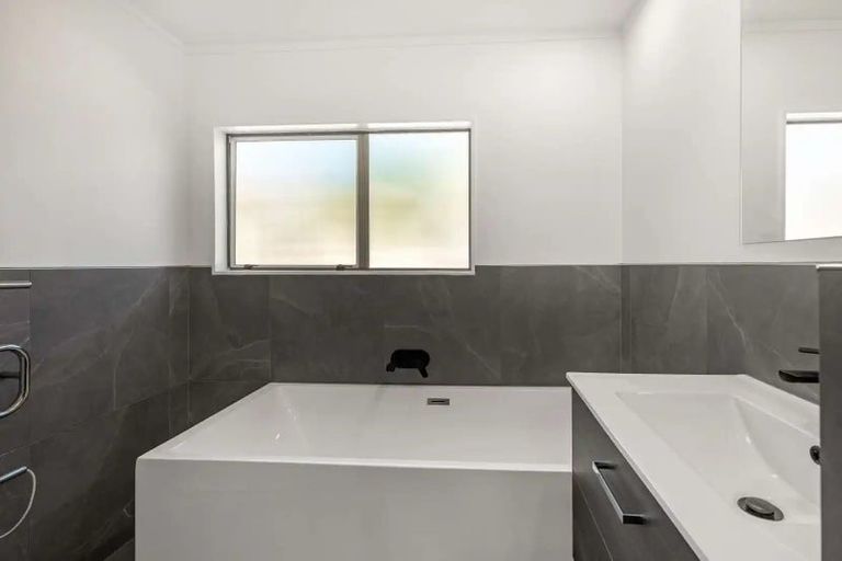 Photo of property in 354 Royal Road, Massey, Auckland, 0614