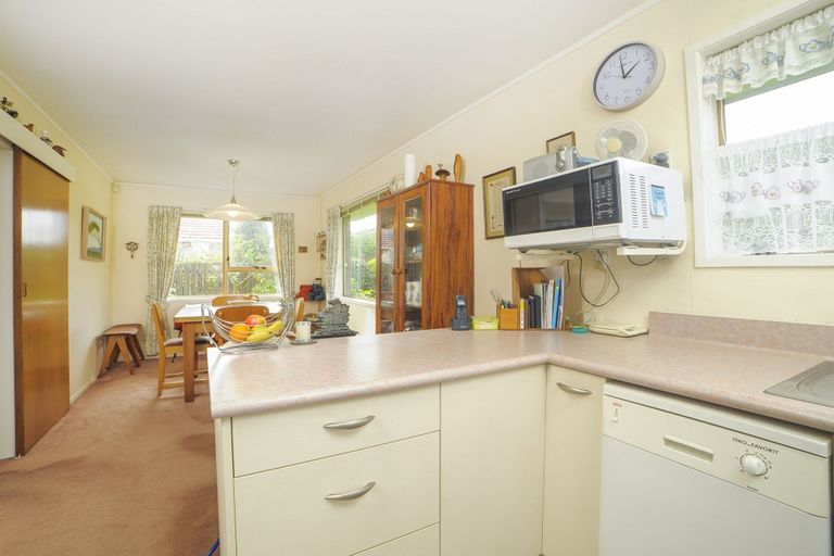 Photo of property in 2/13 Waitaki Street, Henderson, Auckland, 0612