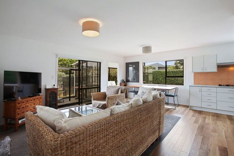 Photo of property in 3 Hosking Place, Clarks Beach, 2122