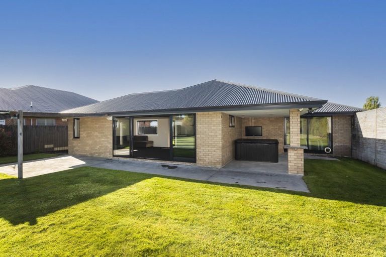 Photo of property in 60 Luxembourg Crescent, Halswell, Christchurch, 8025