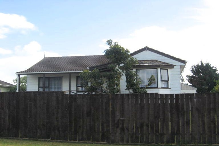 Photo of property in 4 Balwyn Place, Clendon Park, Auckland, 2103