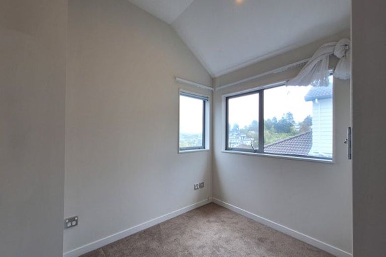Photo of property in 8 Bintulu Place, Fairview Heights, Auckland, 0632
