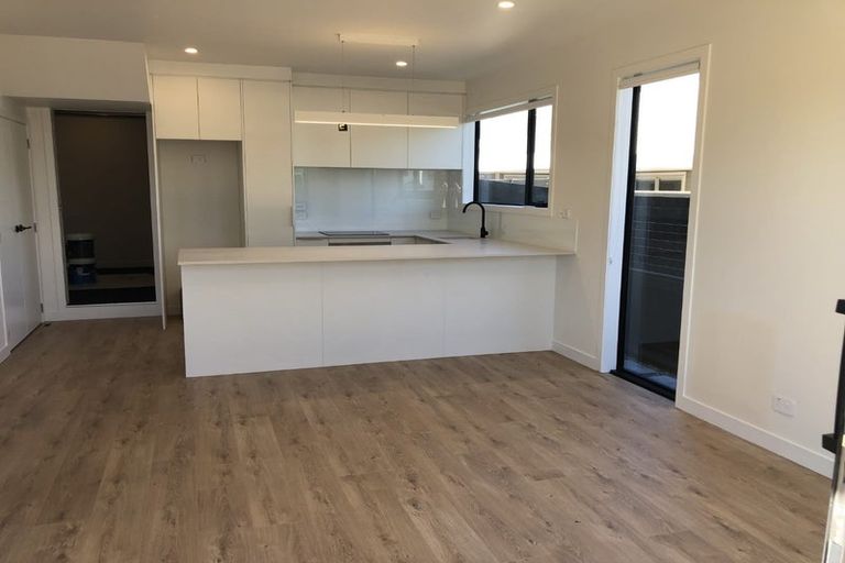 Photo of property in 16b Hamurana Place, Te Atatu Peninsula, Auckland, 0610