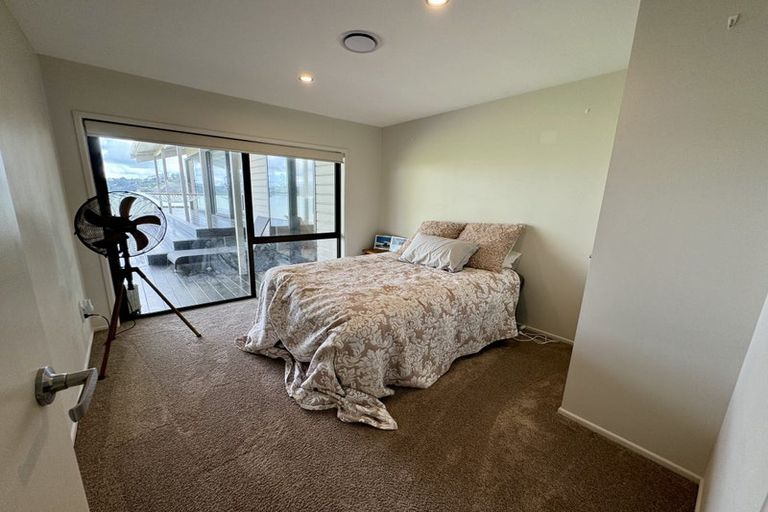 Photo of property in 62 The Terrace, Herald Island, Auckland, 0618