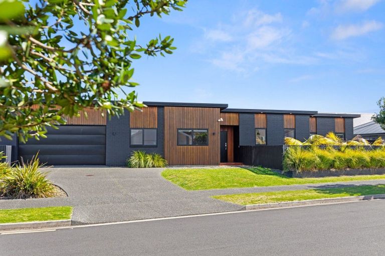 Photo of property in 22 Awatira Drive, Papamoa Beach, Papamoa, 3118