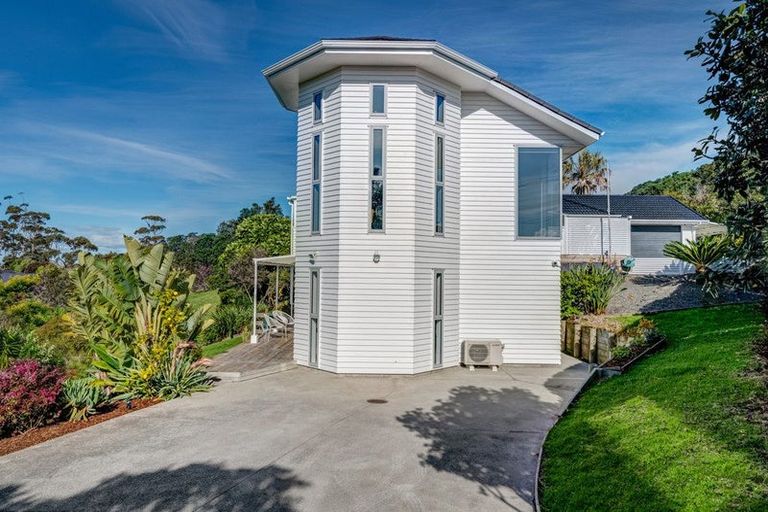 Photo of property in 1/4 Roberts Road, Matakatia, Whangaparaoa, 0930