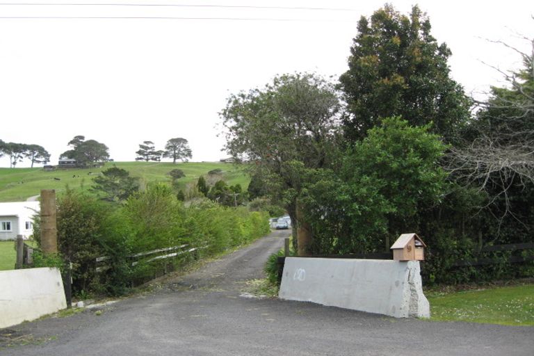 Photo of property in 9 Bethells Road, Waitakere, Auckland, 0816