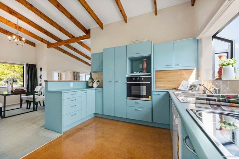 Photo of property in 5 Lagoon Way, West Harbour, Auckland, 0618