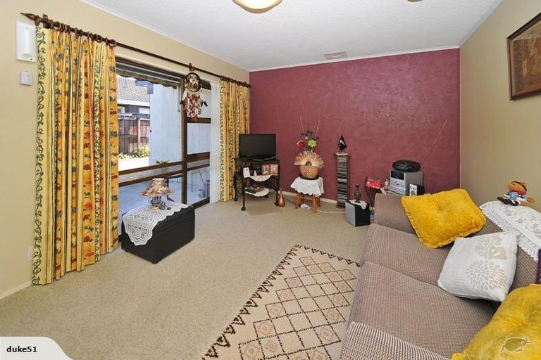 Photo of property in 2/12 Waimai Avenue, Weymouth, Auckland, 2103