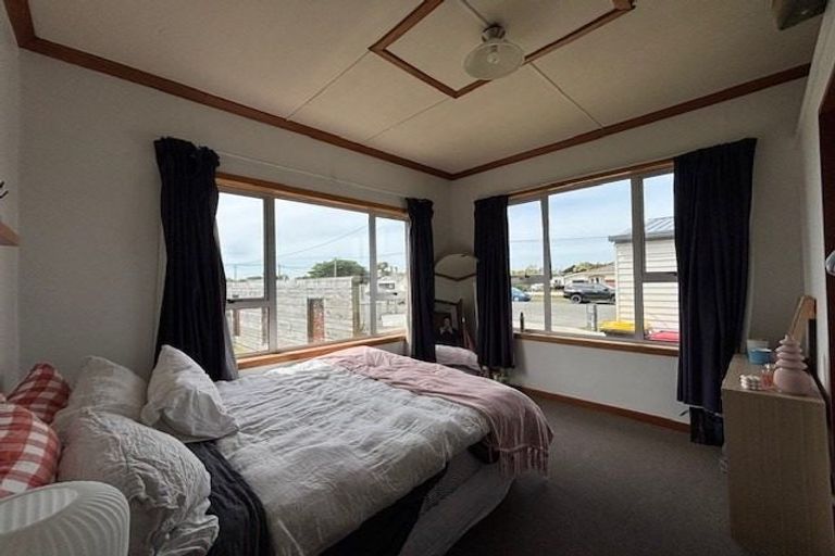Photo of property in 18 Renfrew Street, Waikiwi, Invercargill, 9810