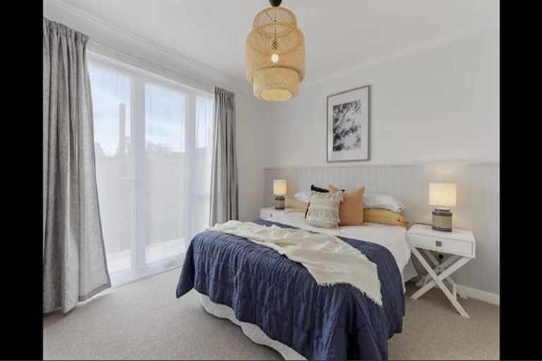 Photo of property in 21 Waione Avenue, Te Atatu Peninsula, Auckland, 0610