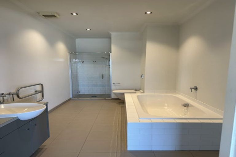 Photo of property in 20 Cameron Street, Kaiwharawhara, Wellington, 6035