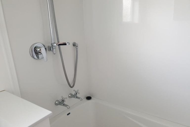 Photo of property in 1 Wakefield Terrace, Tawa, Wellington, 5028