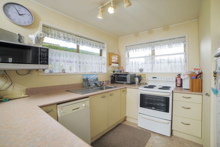 Photo of property in 2/13 Waitaki Street, Henderson, Auckland, 0612