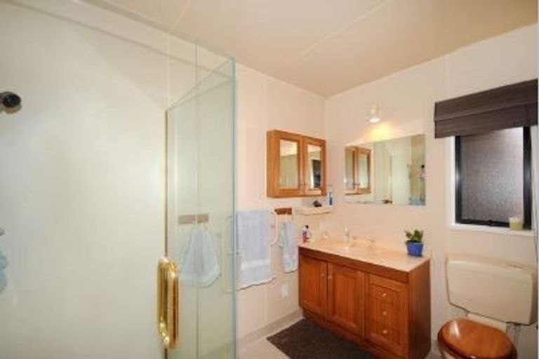 Photo of property in 2 Yarrum Lane, Avonhead, Christchurch, 8042