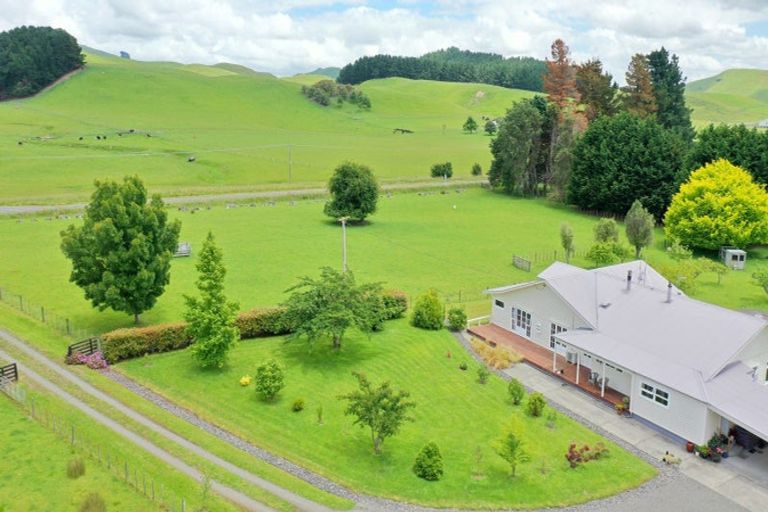 Photo of property in 709 Weber Road, Waitahora, Dannevirke, 4971