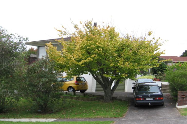 Photo of property in 5 Lastel Place, Shelly Park, Auckland, 2014