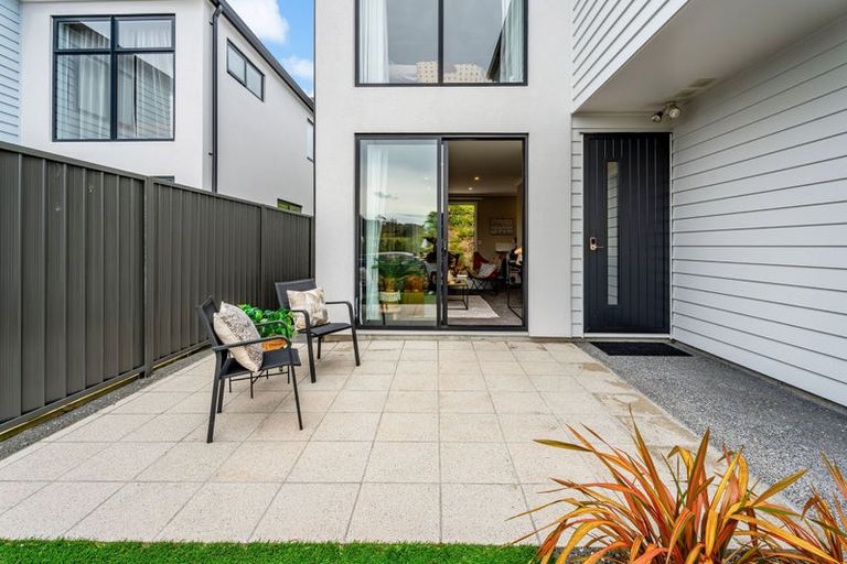 Photo of property in 5 Koreke Close, Kenepuru, Porirua, 5022