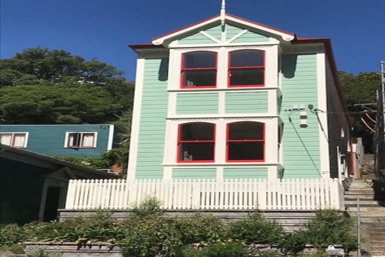 Photo of property in 37 Honiana Te Puni Street, Aro Valley, Wellington, 6021