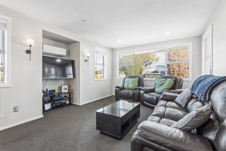 Photo of property in 1/57 Mcfaddens Road, St Albans, Christchurch, 8052