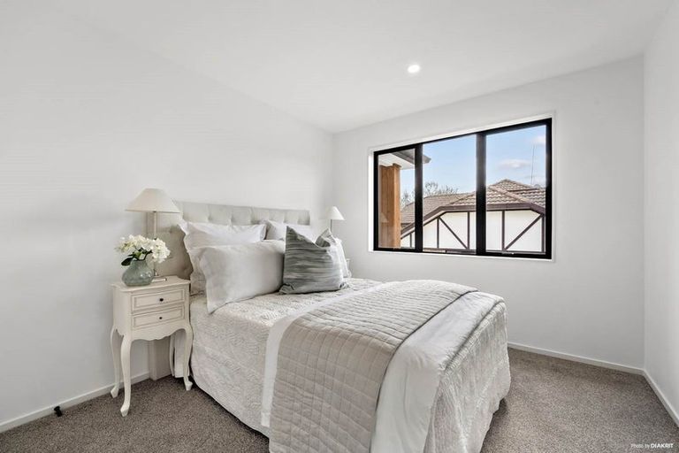 Photo of property in 20a Parramatta Place, Botany Downs, Auckland, 2010