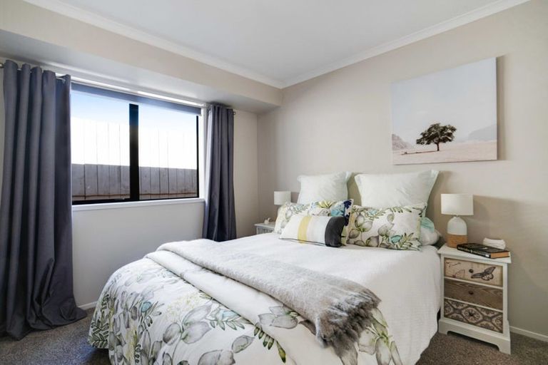 Photo of property in 27 Nimstedt Avenue, Oteha, Auckland, 0632