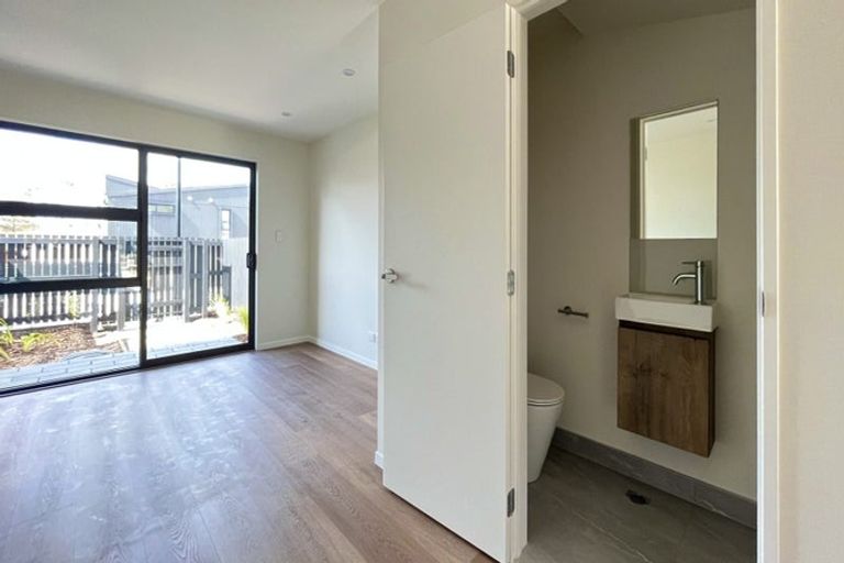 Photo of property in 11/474 West Coast Road, Glen Eden, Auckland, 0602