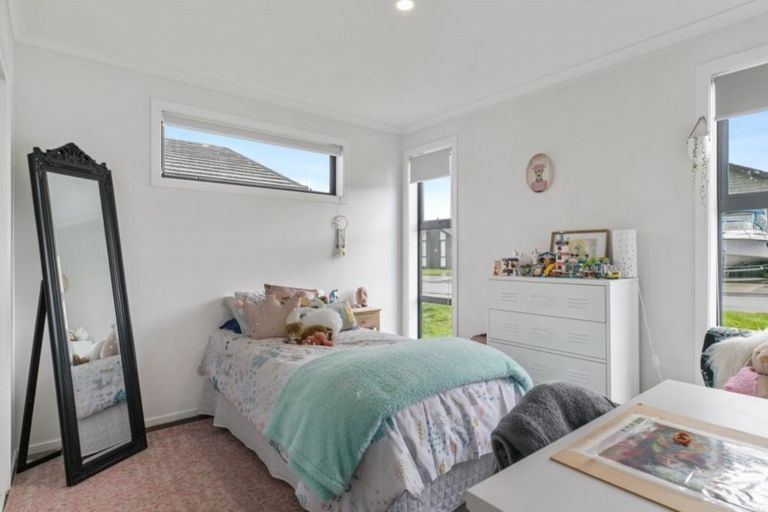 Photo of property in 24 Richardson Road, Omokoroa, 3114