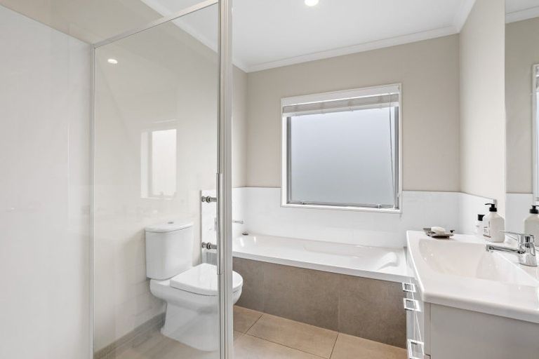 Photo of property in 7 Lockyer Road, Kumeu, 0810