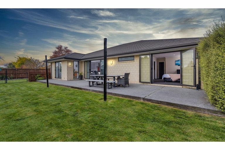 Photo of property in 17 Buckleys Road, Rangiora, 7400