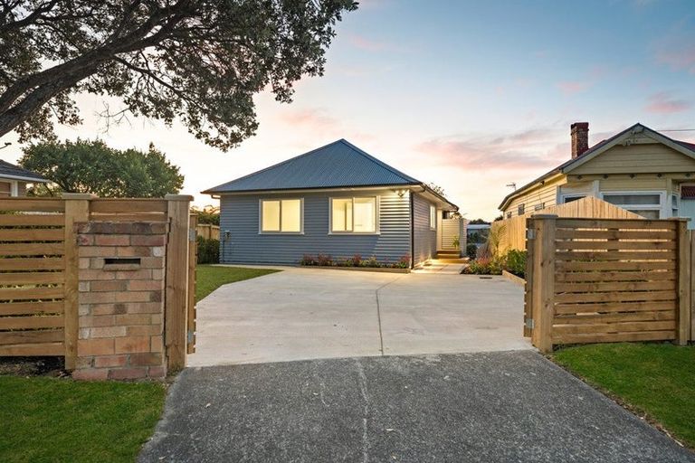 Photo of property in 23b Woodglen Road, Glen Eden, Auckland, 0602