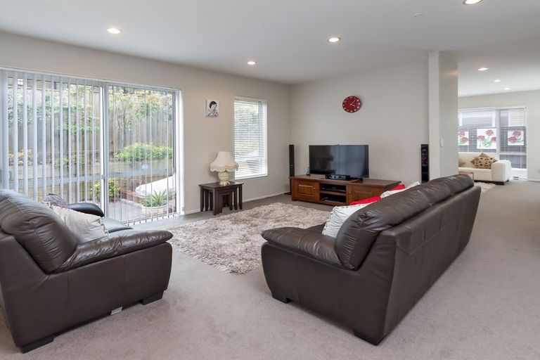 Photo of property in 12 Askerne Drive, Flat Bush, Auckland, 2016