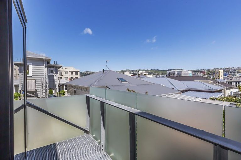 Photo of property in 11b Caroline Street, Mount Victoria, Wellington, 6011