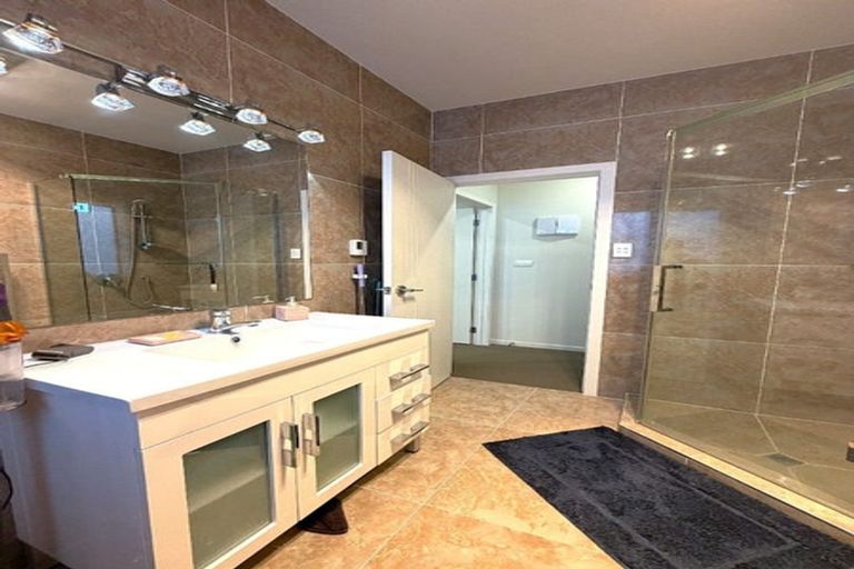 Photo of property in 7 Northcross Drive, Oteha, Auckland, 0630