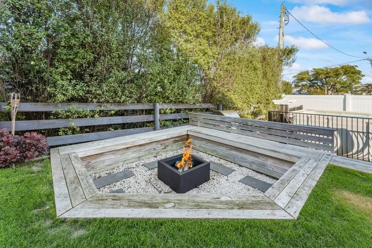 Photo of property in 17 Zealandia Road, Manly, Whangaparaoa, 0930