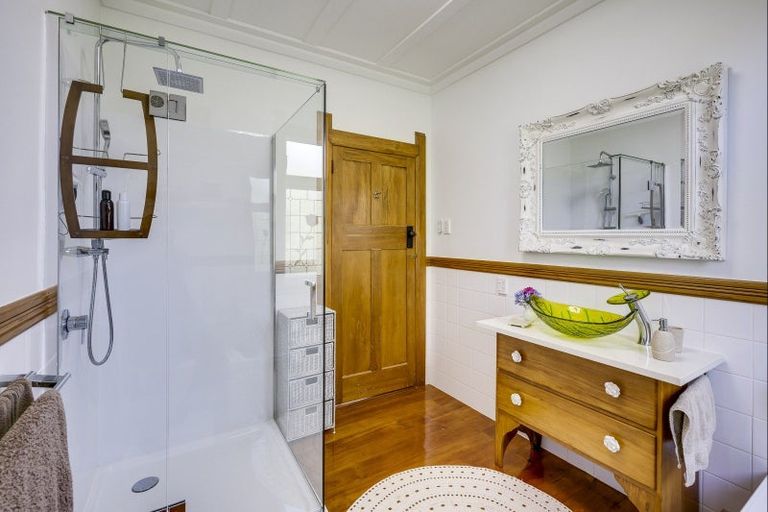 Photo of property in 1 Lambton Road, Hospital Hill, Napier, 4110