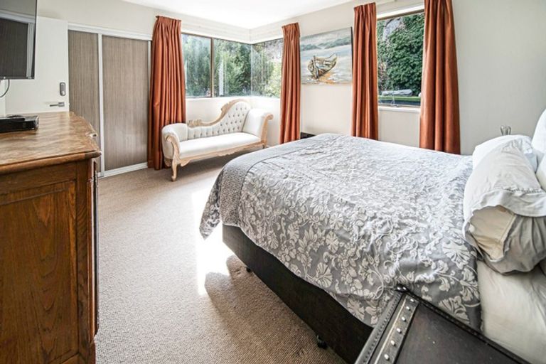 Photo of property in 2 Cannon Hill Crescent, Mount Pleasant, Christchurch, 8081