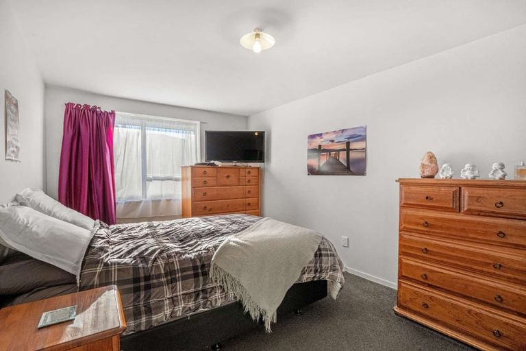 Photo of property in 2/90 Queenspark Drive, Parklands, Christchurch, 8083