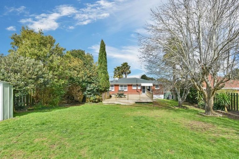 Photo of property in 24 Waterview Road West, Stanley Point, Auckland, 0624
