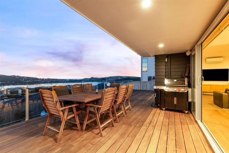 Photo of property in 78 Queen Charlotte Drive, Aotea, Porirua, 5024